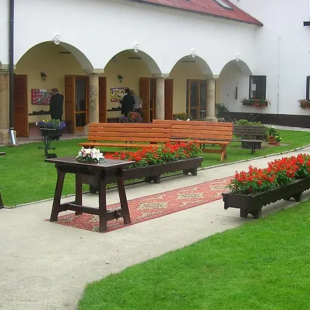 Hotel Valaskuv Grunt Bouzov